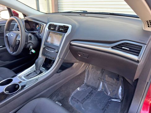 Used 2013 Ford Fusion SE FWD image 13