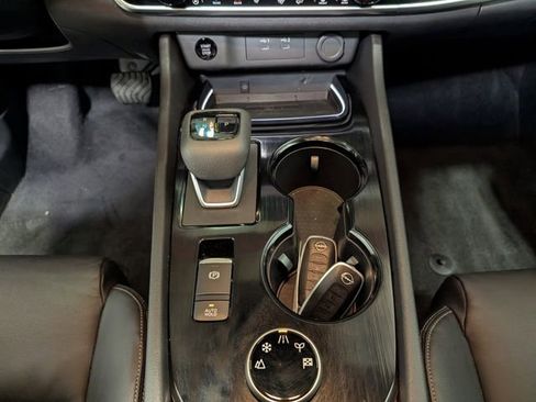 Used 2025 Nissan Rogue SL w/ Tech Package image 23