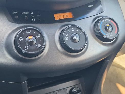 Used 2011 Toyota RAV4 2WD w/ Upgrade Value Pkg image 19