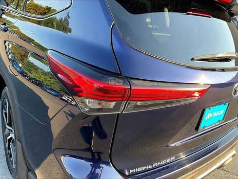 Used 2021 Toyota Highlander XSE AWD/4WD image 35