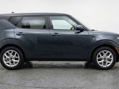 Used 2025 Kia Soul LX w/ LX Technology Package FWD image 11