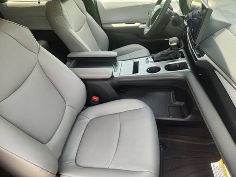 New 2026 Toyota Sienna XLE FWD image 13