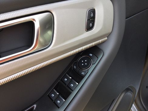 New 2026 Ford Explorer Active w/ Active Comfort Package AWD/4WD image 9