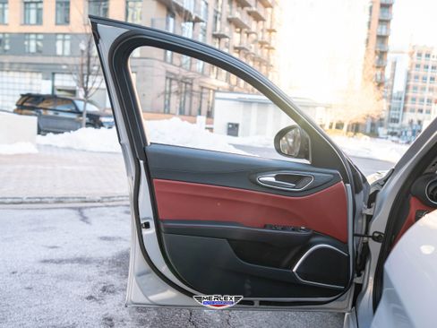 Used 2020 Alfa Romeo Giulia w/ Quick Order Package 22K Sport image 43