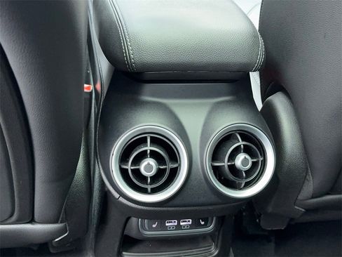 Used 2022 Alfa Romeo Stelvio Veloce image 42