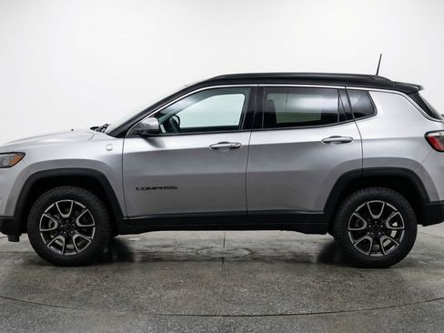 Used 2025 Jeep Compass Trailhawk AWD/4WD image 5