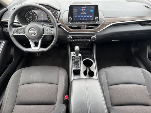 Used 2024 Nissan Altima 2.5 SV FWD image 14