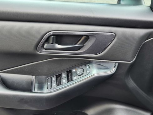 Used 2024 Nissan Rogue S FWD image 20