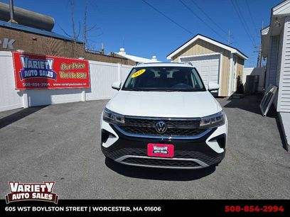 Used 2023 Volkswagen Taos SE w/ Panoramic Sunroof Package