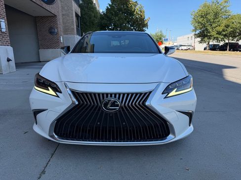 Used 2019 Lexus ES 350 Ultra Luxury w/ Accessory Package 2 FWD image 2