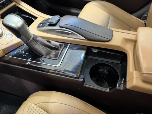 Used 2016 Lexus ES 350 w/ Luxury Package w/Wood Trim FWD image 19