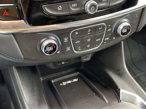 Certified 2023 Chevrolet Traverse LT image 24