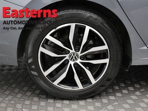 Used 2025 Volkswagen Jetta SE FWD image 29