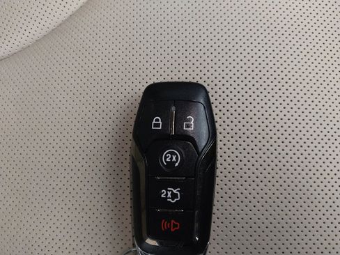 Used 2016 Lincoln MKX Reserve w/ Climate Package FWD image 32
