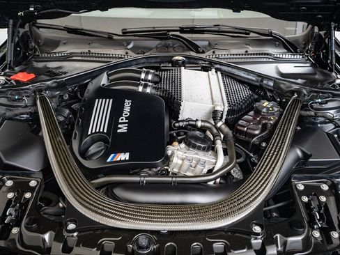 Used 2015 BMW M4 Convertible image 39