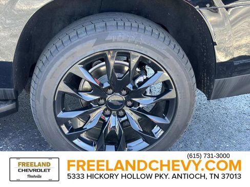 Used 2024 Chevrolet Suburban High Country w/ Advanced Technology Package image 11