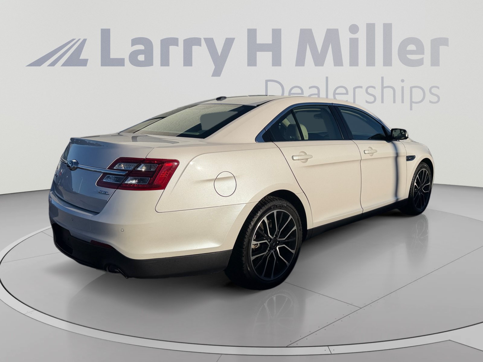 Used 2018 Ford Taurus SEL w/ Equipment Group 201A FWD image 5
