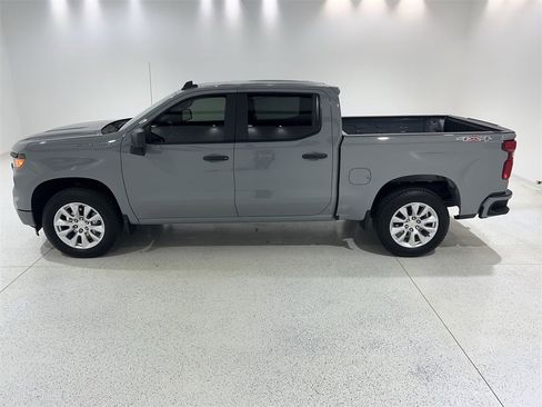 Used 2025 Chevrolet Silverado 1500 Custom image 1
