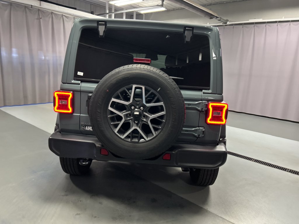 Used 2026 Jeep Wrangler Unlimited Sahara AWD/4WD image 6