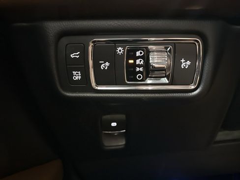 Used 2022 Lincoln Nautilus Reserve w/ Equipment Group 201A image 17