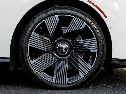 Used 2024 Rolls-Royce Spectre w/ Spectre Launch Package image 28