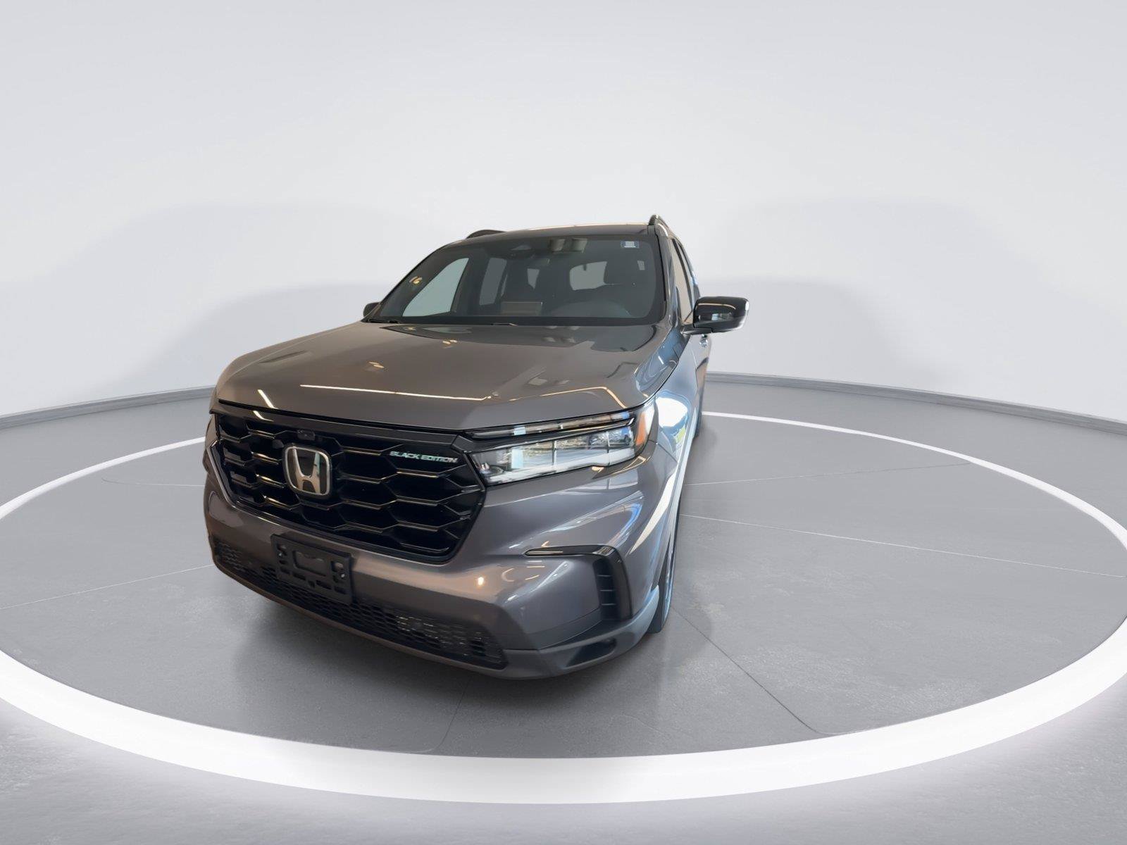 Used 2025 Honda Pilot Black Edition image 3