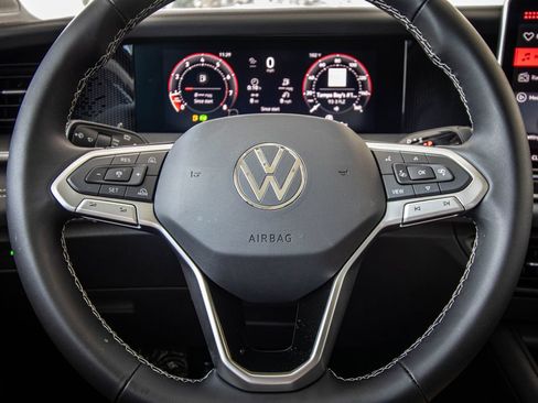 New 2026 Volkswagen Tiguan SE FWD image 34