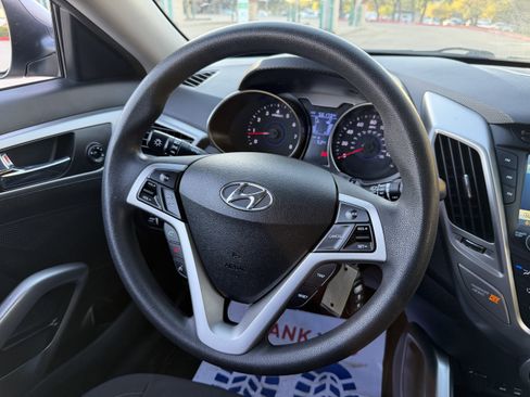 Used 2016 Hyundai Veloster 3dr Cpe Man image 22