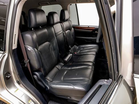 Used 2019 Lexus LX 570 4WD w/ Luxury Package image 30