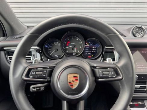 Certified 2025 Porsche Macan AWD/4WD image 20