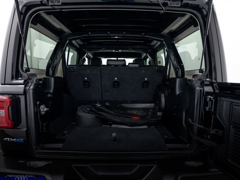 Used 2021 Jeep Wrangler Unlimited Sahara w/ Cold Weather Group image 22