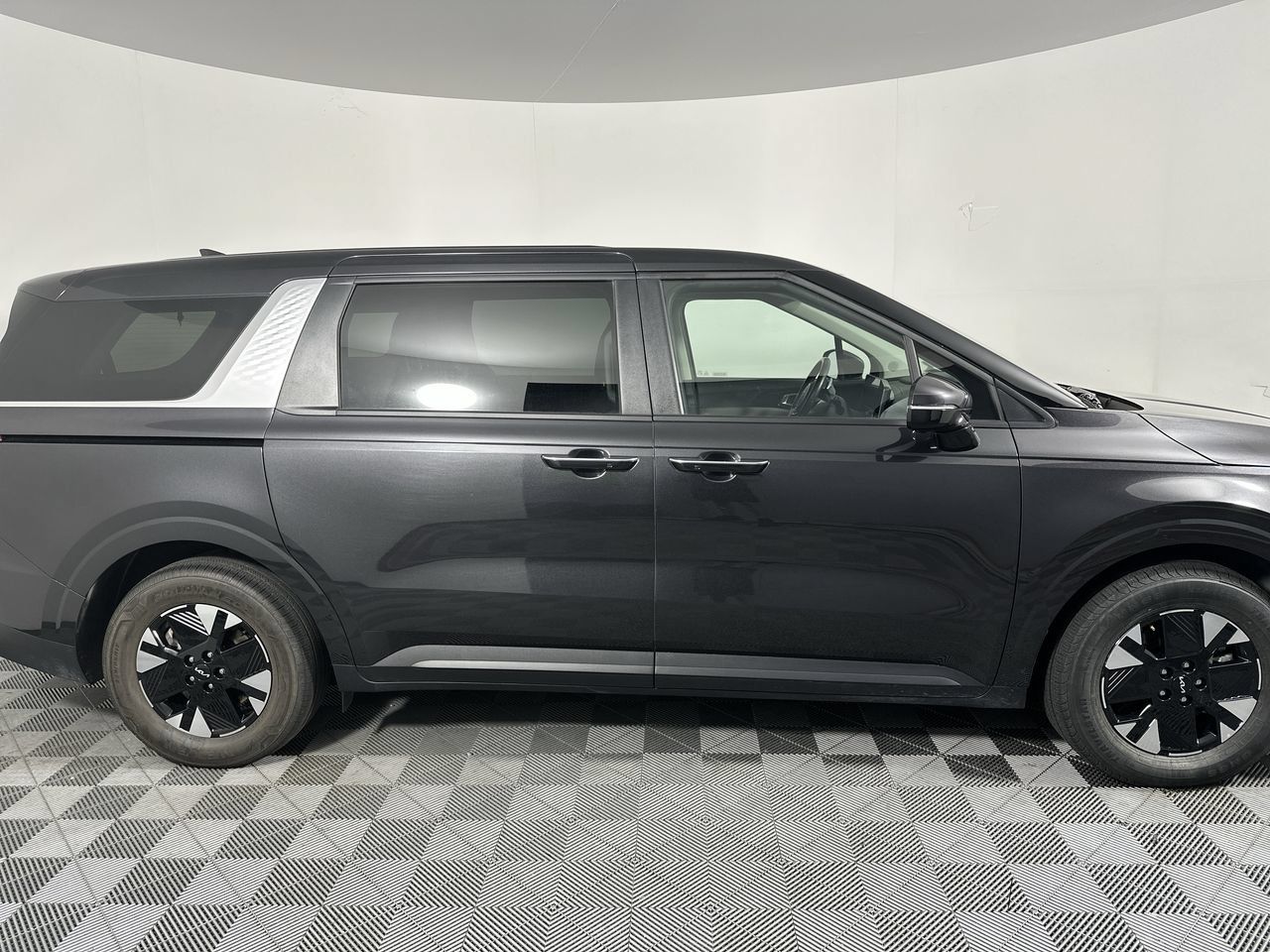 Certified 2026 Kia Carnival LXS FWD image 19