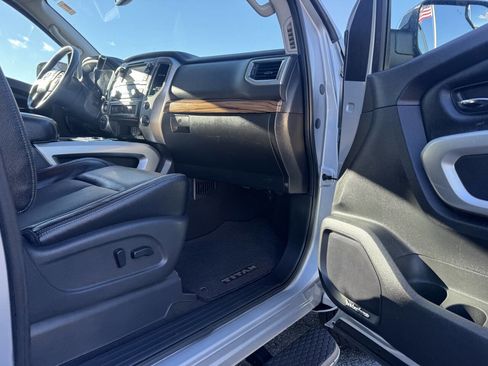 Used 2017 Nissan Titan SL image 38