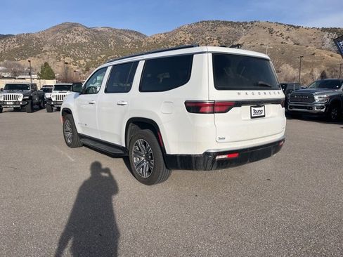 Used 2024 Jeep Wagoneer Series II image 5