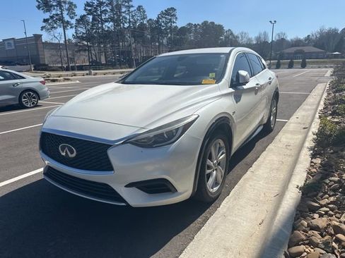 Used 2018 INFINITI QX30 image 3