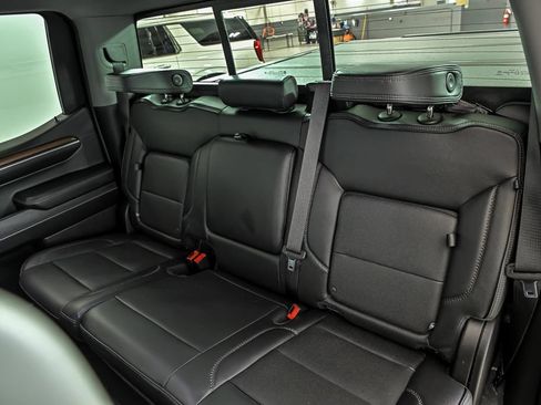 Used 2023 GMC Sierra 1500 Denali AWD/4WD image 16