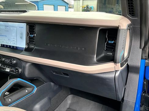 Used 2023 Ford Bronco Wildtrak image 18