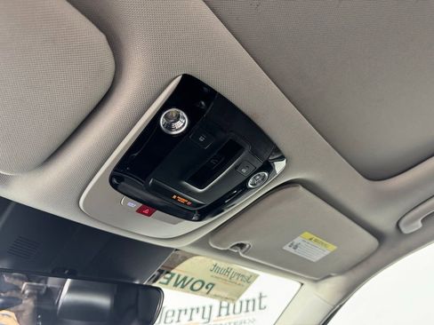 Used 2024 Kia Sorento S w/ Panoramic Sunroof Package image 26