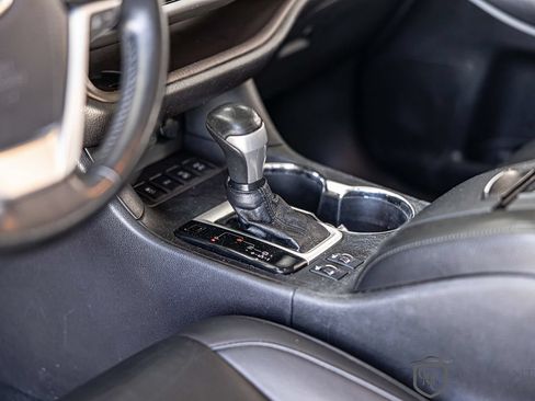Used 2019 Toyota Highlander XLE AWD/4WD image 23