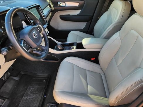 Used 2020 Volvo XC40 T5 Momentum w/ Protection Package Premier image 13