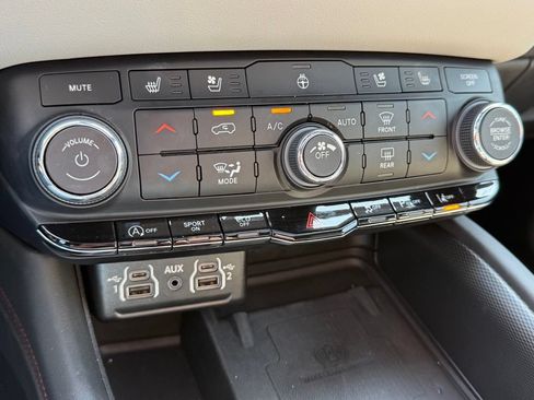 Used 2023 Dodge Durango GT AWD/4WD image 59