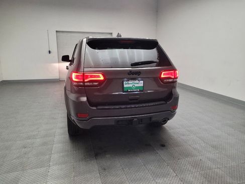 Used 2017 Jeep Grand Cherokee Laredo w/ Quick Order Package 2BE RWD image 6