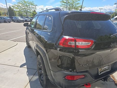 Used 2017 Jeep Cherokee Trailhawk w/ Comfort/Convenience Group AWD/4WD image 5
