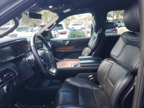 Used 2019 Lincoln Navigator Select w/ Technology Package image 16