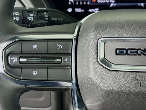Used 2025 GMC Yukon XL Denali AWD/4WD image 13