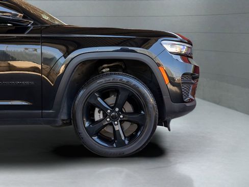 Used 2023 Jeep Grand Cherokee Altitude AWD/4WD image 10