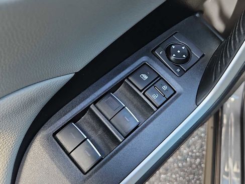 Used 2023 Toyota RAV4 XLE Premium image 15
