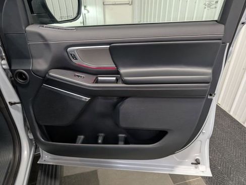 Used 2025 Ford Expedition Platinum w/ Driver's Package AWD/4WD image 31