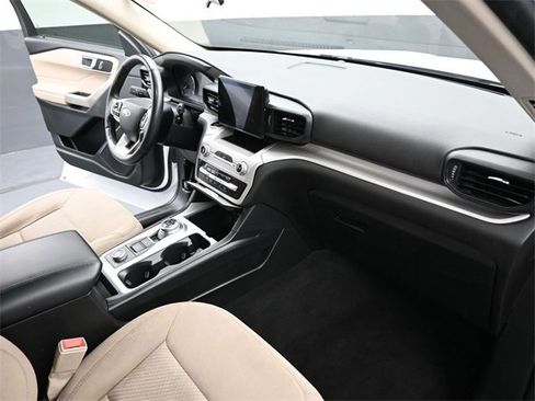 Used 2023 Ford Explorer XLT image 26