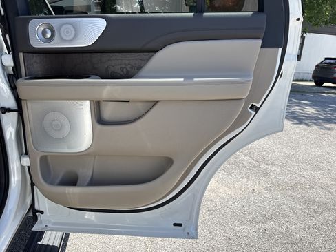Used 2022 Lincoln Navigator Reserve RWD image 35